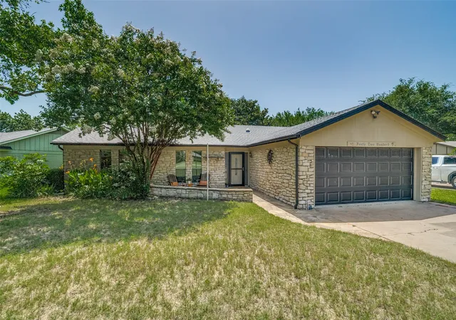 Homes for sale in Granbury, TX | 4200 Bar Harbor Ct, Granbury, TX 76049 | MLS# 21317535
