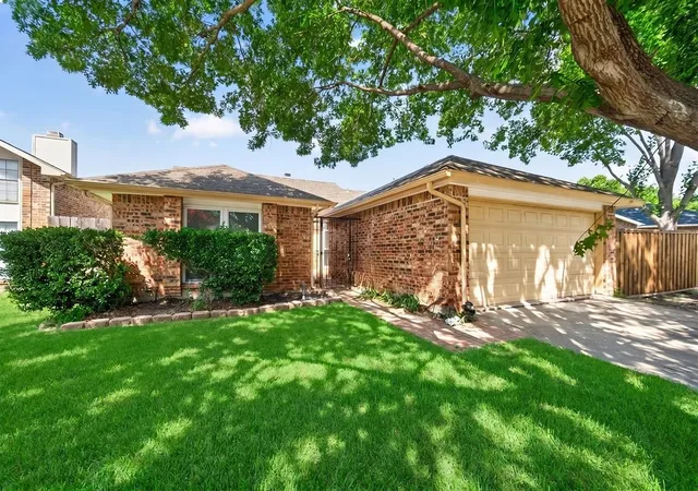 Photo 2 of Single family home for sale at 5310 Pocassett Dr, Arlington, TX 76018 | MLS# 21317557 | Listing updated on 2026-08-04