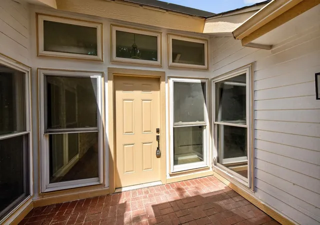 Photo 4 of Single family home for sale at 5310 Pocassett Dr, Arlington, TX 76018 | MLS# 21317557 | Listing updated on 2026-08-04