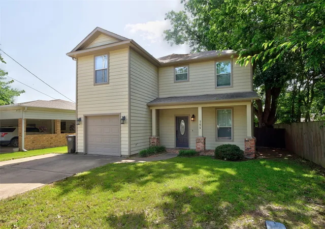 2nd image of 751 N Sherman Ave, Van Alstyne, TX 75495 | MLS# 21316294