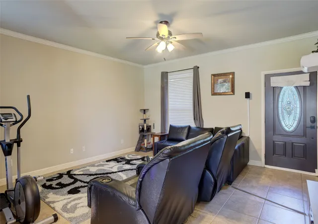 3rd image of 751 N Sherman Ave, Van Alstyne, TX 75495 | MLS# 21316294