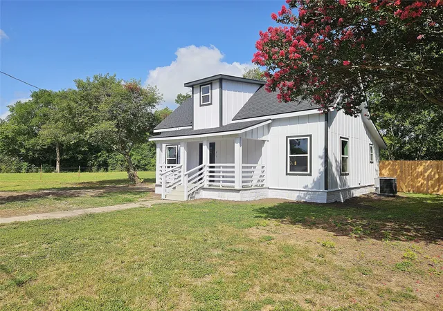 Photo 3 of Sale Pending at 403 N Archer St, Groesbeck, TX 76642 | MLS# 21301634 | Listing updated on 2026-07-17