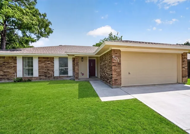 Photo 2 of Single family home for sale at 401 Myrtle Dr, Arlington, TX 76018 | MLS# 21317620 | Listing updated on 2026-07-27