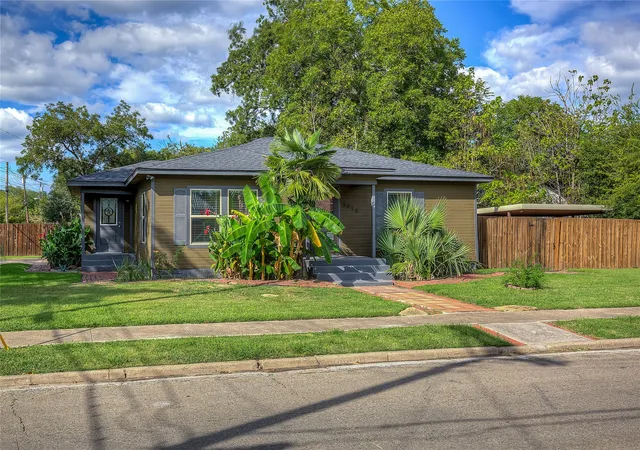 Photo 1 of Single family home for sale at 1918 Walworth St, Greenville, TX 75401 | MLS# 21317613 | Listing updated on 2026-07-25