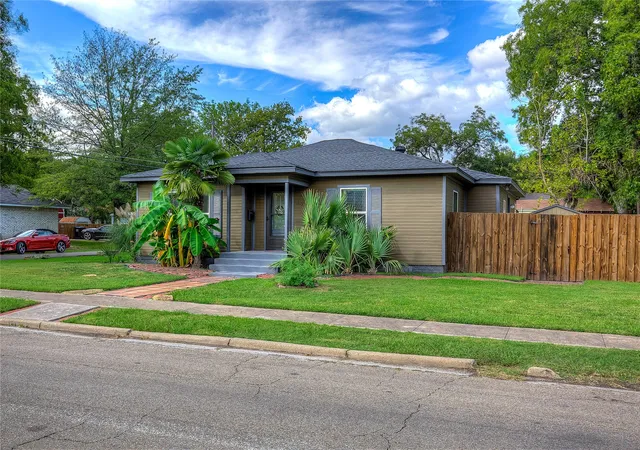Photo 2 of Single family home for sale at 1918 Walworth St, Greenville, TX 75401 | MLS# 21317613 | Listing updated on 2026-07-25