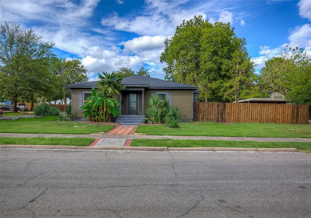 Photo 3 of Single family home for sale at 1918 Walworth St, Greenville, TX 75401 | MLS# 21317613 | Listing updated on 2026-07-25
