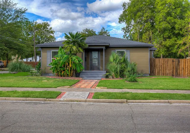 Photo 3 of Single family home for sale at 1918 Walworth St, Greenville, TX 75401 | MLS# 21317613 | Listing updated on 2026-07-25