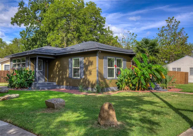 Photo 4 of Single family home for sale at 1918 Walworth St, Greenville, TX 75401 | MLS# 21317613 | Listing updated on 2026-07-25
