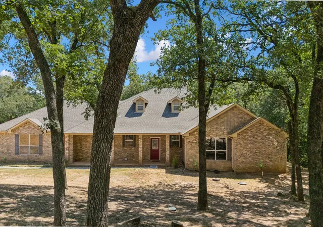 Photo 1 of Single family home for sale at 3884 County Road 401, Alvarado, TX 76009 | MLS# 21312668 | Listing updated on 2026-10-01