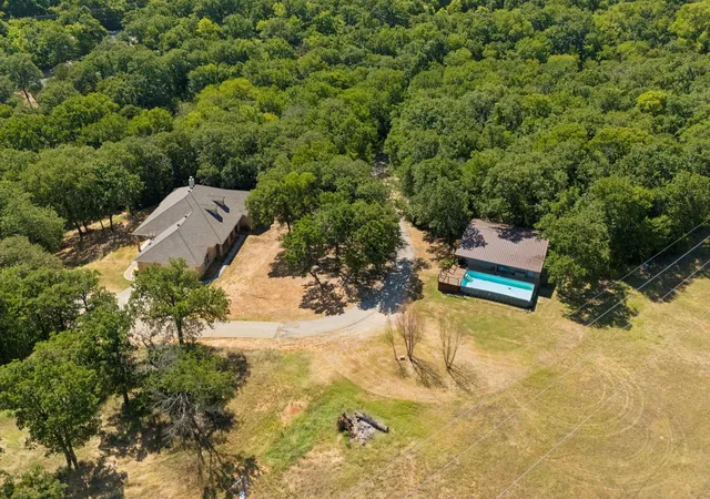 Photo 3 of Single family home for sale at 3884 County Road 401, Alvarado, TX 76009 | MLS# 21312668 | Listing updated on 2026-10-01