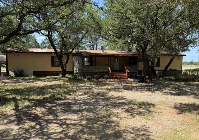 Homes for sale in Brownwood, TX | 251 Country Oaks Ln, Brownwood, TX 76801 | MLS# 21317277