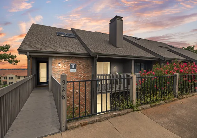 Photo 1 of Condo for sale at 928 Signal Ridge Pl, Rockwall, TX 75032 | MLS# 21315613 | Listing updated on 2026-08-10