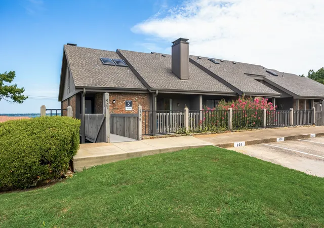 Photo 3 of Condo for sale at 928 Signal Ridge Pl, Rockwall, TX 75032 | MLS# 21315613 | Listing updated on 2026-08-10
