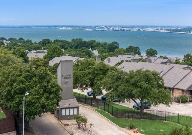 Photo 3 of Condo for sale at 928 Signal Ridge Pl, Rockwall, TX 75032 | MLS# 21315613 | Listing updated on 2026-08-10