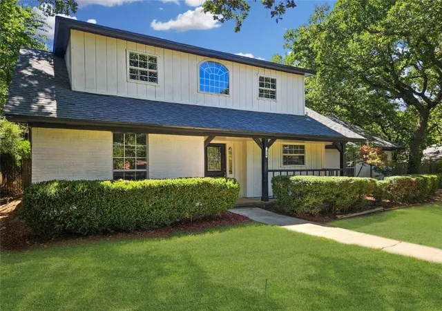 Photo 1 of Single family home for sale at 1914 Emerson Ln, Denton, TX 76209 | MLS# 21317484 | Listing updated on 2026-08-28
