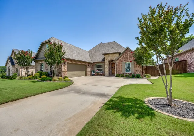 1st image of 2924 Overland Trl, Sherman, TX 75092 | MLS# 21301624