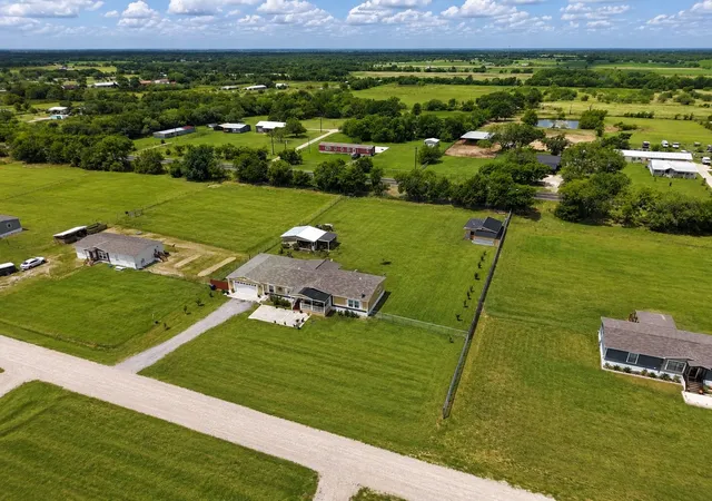 Photo 14 of Manufactured home for sale at 2823 Grays Prairie Ln, Scurry, TX 75158 | MLS# 21314412 | Listing updated on 2026-09-24