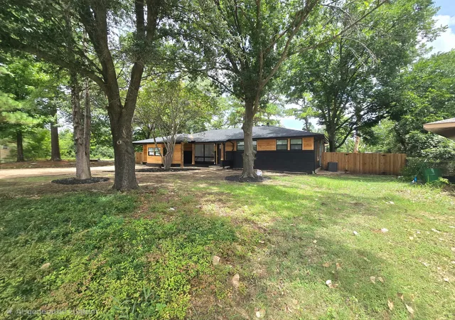 Photo 3 of Single family home for sale at 404 W Hillcrest St, Keene, TX 76059 | MLS# 21317759 | Listing updated on 2026-07-20