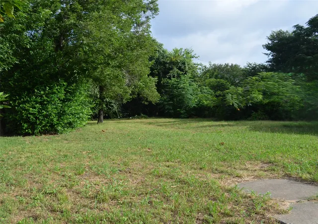 Photo 1 of Land for sale at 2539 Pine St, Dallas, TX 75215 | MLS# 21316675 | Listing updated on 2026-09-26