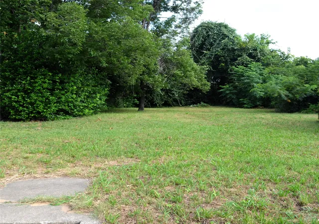 Photo 2 of Land for sale at 2539 Pine St, Dallas, TX 75215 | MLS# 21316675 | Listing updated on 2026-09-26