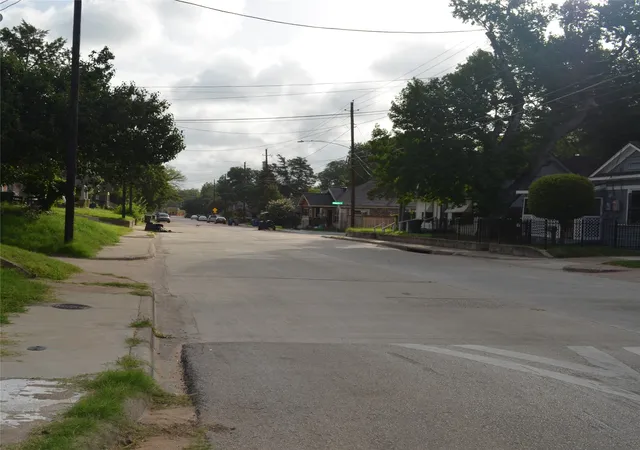 Photo 4 of Land for sale at 2539 Pine St, Dallas, TX 75215 | MLS# 21316675 | Listing updated on 2026-09-26