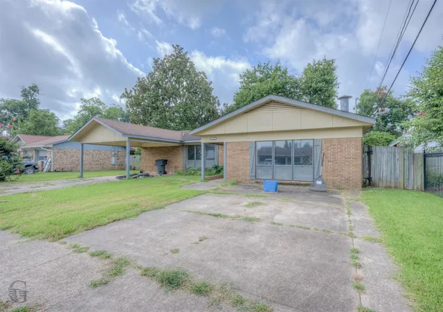Photo 2 of Single family home for sale at 2004 Christine Ave, Bossier City, LA 71112 | MLS# 21317766 | Listing updated on 2026-07-20