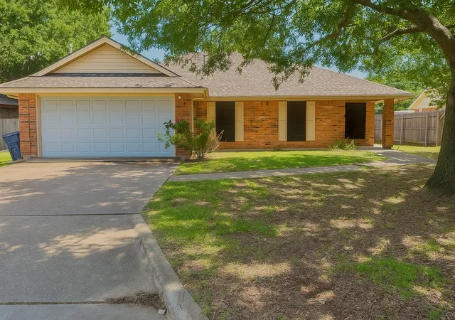 Photo 1 of Single family home for sale at 202 Modene Ave, Waxahachie, TX 75165 | MLS# 21317809 | Listing updated on 2026-08-26