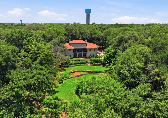 Photo 3 of Single family home for sale at 6710 Westover Dr, Granbury, TX 76049 | MLS# 21317746 | Listing updated on 2026-08-26