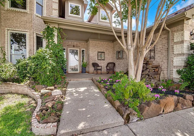 Photo 1 of Sale Pending at 800 Joshua Dr, Burleson, TX 76028 | MLS# 21317829 | Listing updated on 2026-08-20