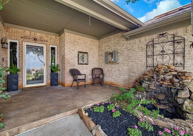 Photo 2 of Sale Pending at 800 Joshua Dr, Burleson, TX 76028 | MLS# 21317829 | Listing updated on 2026-08-20