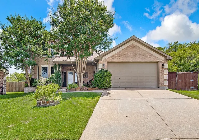 Photo 3 of Sale Pending at 800 Joshua Dr, Burleson, TX 76028 | MLS# 21317829 | Listing updated on 2026-08-20