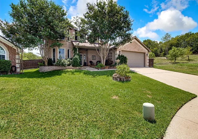 Photo 3 of Sale Pending at 800 Joshua Dr, Burleson, TX 76028 | MLS# 21317829 | Listing updated on 2026-08-20