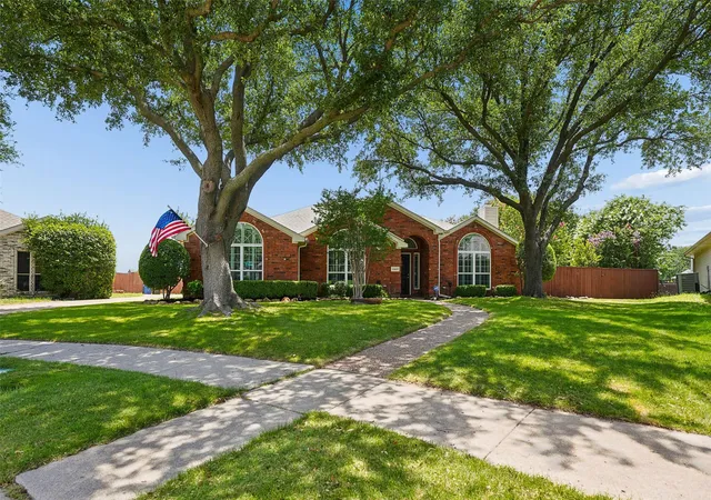 Homes for sale in Frisco, TX | 11917 Galleon Rd, Frisco, TX 75035 | MLS# 21317575
