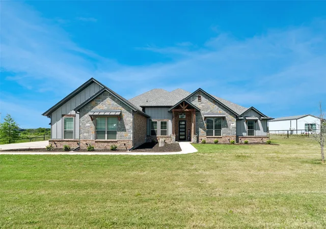 Photo 1 of Single family home for sale at 587 Old Agnes Rd, Weatherford, TX 76088 | MLS# 21248443 | Listing updated on 2026-09-01