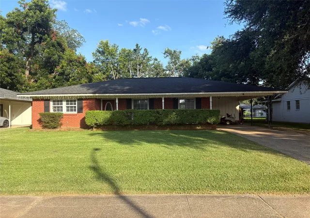 Photo 1 of Single family home for sale at 1115 E Washington St, Shreveport, LA 71104 | MLS# 21317935 | Listing updated on 2026-08-19
