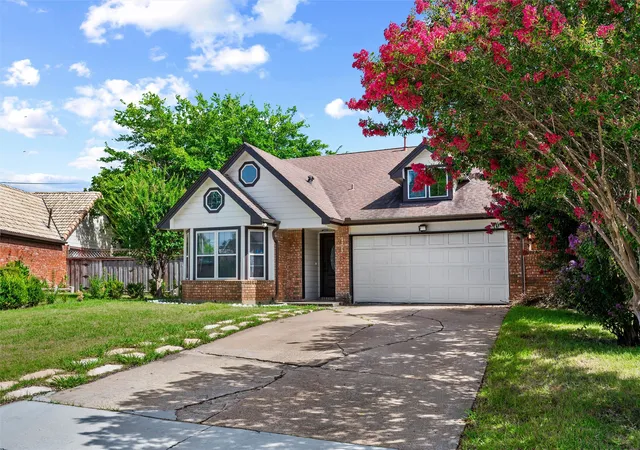 2nd image of 3253 Beavers Bend Trl, Grand Prairie, TX 75052 | MLS# 21314969