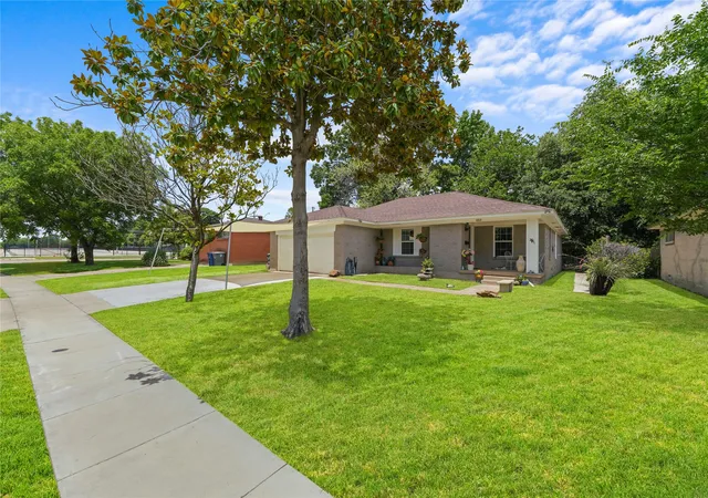 Photo 1 of Single family home for sale at 9209 Palisade Dr, Dallas, TX 75217 | MLS# 21316658 | Listing updated on 2026-08-22