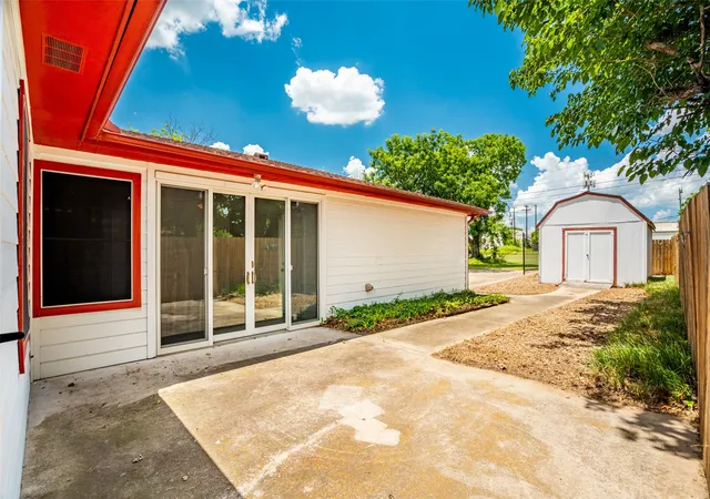Photo 3 of Sale Pending at 219 W Wilson Ave, Sherman, TX 75090 | MLS# 21314941 | Listing updated on 2026-10-04