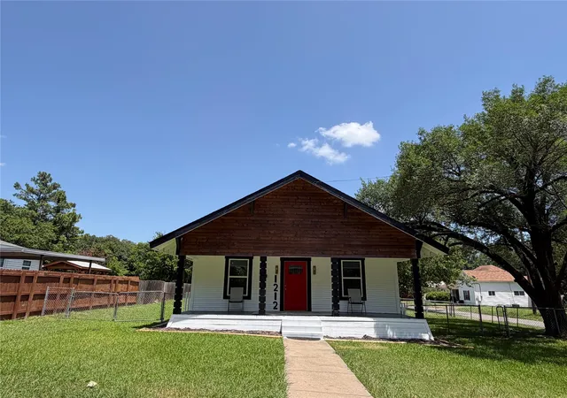 Homes for sale in Commerce, TX | 1212 Earl St, Commerce, TX 75428 | MLS# 21318013