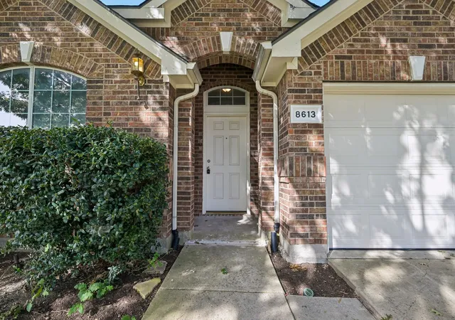Photo 3 of Sale Pending at 8613 Saint Andrews Ln, Rowlett, TX 75089 | MLS# 21316908 | Listing updated on 2026-08-31