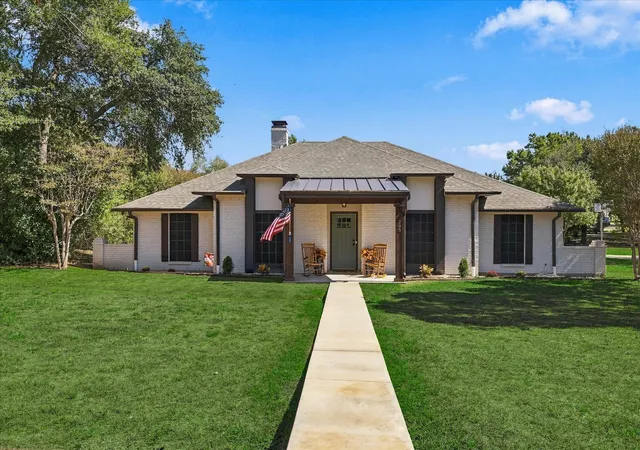 Single family home for sale at 205 N Forest Ln, Double Oak, TX 75077 | MLS# 21317309