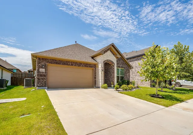 Photo 3 of Single family home for sale at 8225 Manx Pt, Godley, TX 76044 | MLS# 21312106 | Listing updated on 2026-08-26