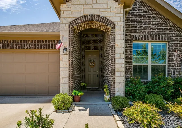 Photo 4 of Single family home for sale at 8225 Manx Pt, Godley, TX 76044 | MLS# 21312106 | Listing updated on 2026-10-07