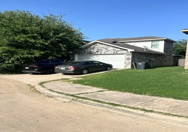 Photo 1 of Sale Pending at 1305 Luna Linda Dr, Arlington, TX 76010 | MLS# 21314057 | Listing updated on 2026-08-14