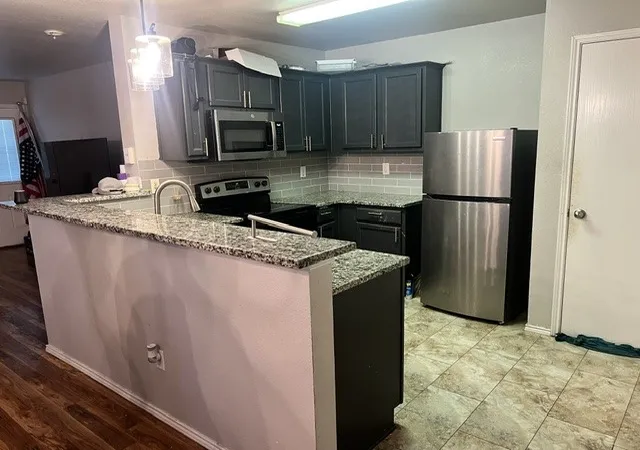 Photo 2 of Sale Pending at 1305 Luna Linda Dr, Arlington, TX 76010 | MLS# 21314057 | Listing updated on 2026-08-14
