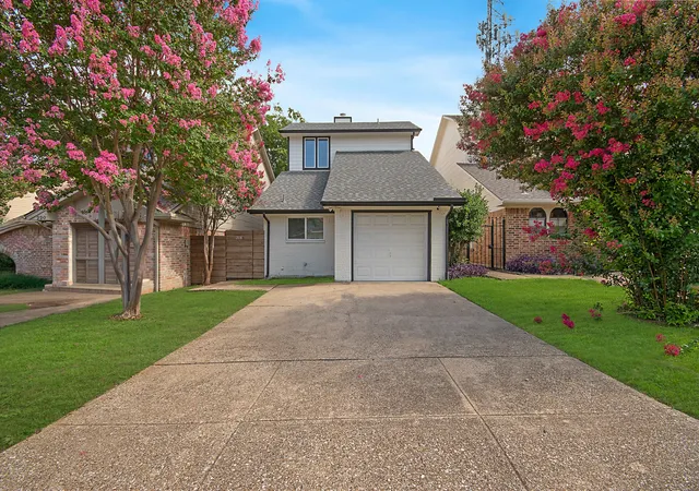 Photo 2 of Single family home for sale at 218 Saint Marys Pl, Rockwall, TX 75087 | MLS# 21309637 | Listing updated on 2026-09-04