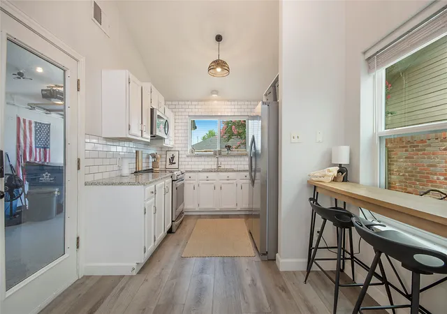 Photo 3 of Single family home for sale at 218 Saint Marys Pl, Rockwall, TX 75087 | MLS# 21309637 | Listing updated on 2026-09-04