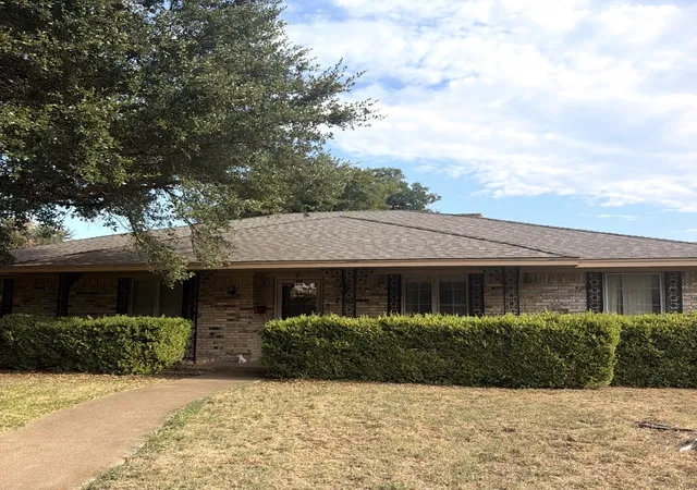 Photo 1 of Sale Pending at 702 Granada Dr, Duncanville, TX 75116 | MLS# 21317872 | Listing updated on 2026-08-29