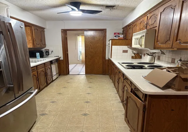 Photo 4 of Sale Pending at 702 Granada Dr, Duncanville, TX 75116 | MLS# 21317872 | Listing updated on 2026-08-29