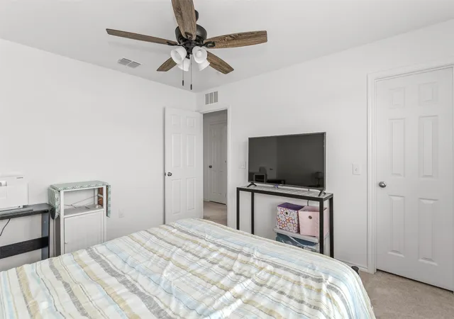 Photo 4 of Single family home for sale at 2101 Winding Creek Wy, Denton, TX 76208 | MLS# 21317349 | Listing updated on 2026-08-22